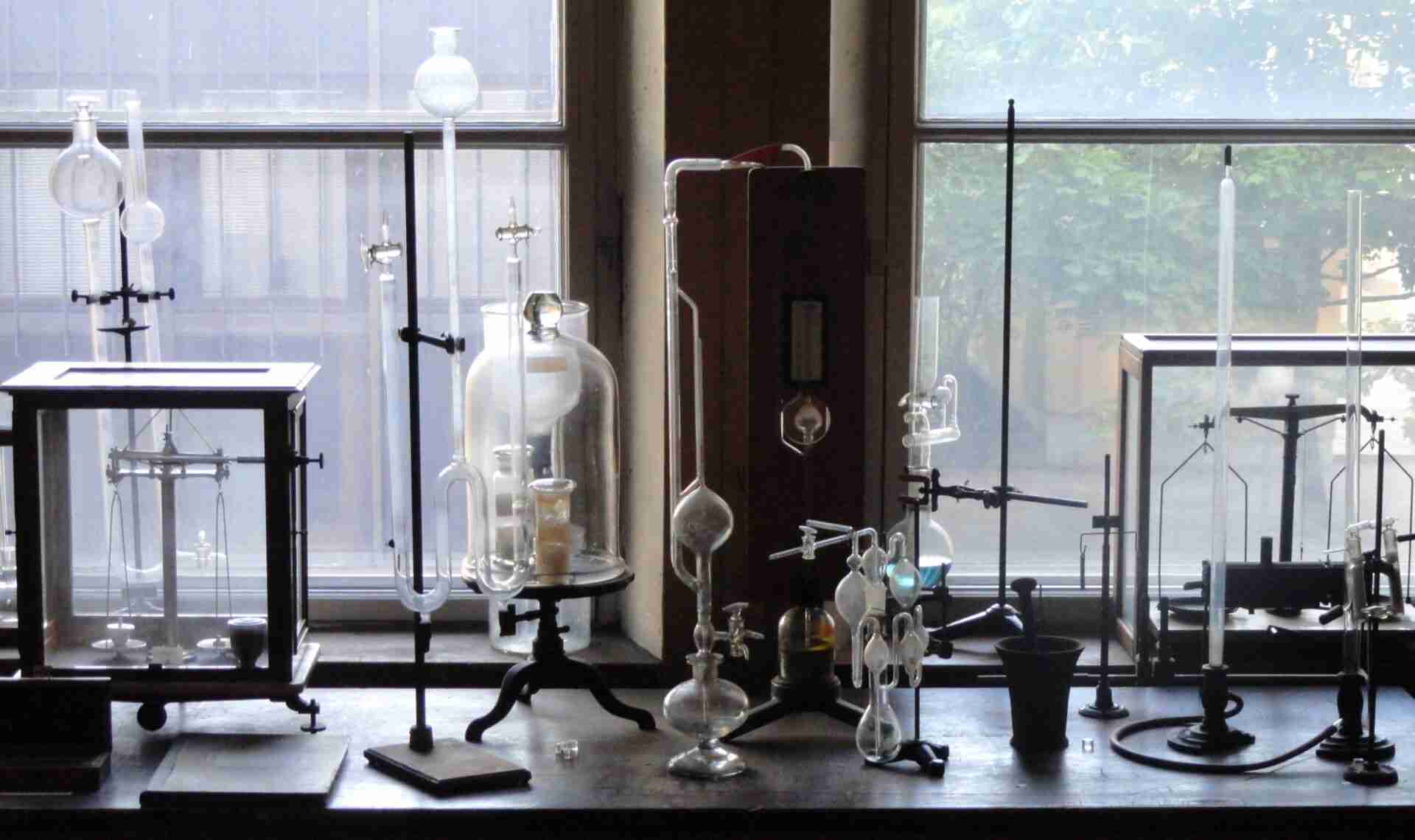 Chemistry laboratory   Arppeanum   DSC05241 scaled