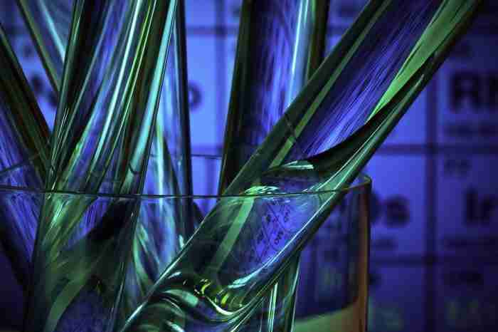 1280px Химична лаборатория епруветки. Chemical laboratory test tubes e1619616512691