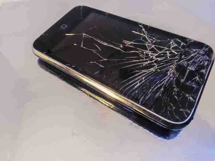 Schermo dello smartphone che si autoripara chimicamo e1616394827779