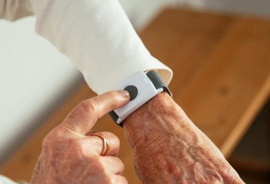 Bracciali salvavita per anziani