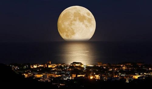 Quanto appare più grande la Luna