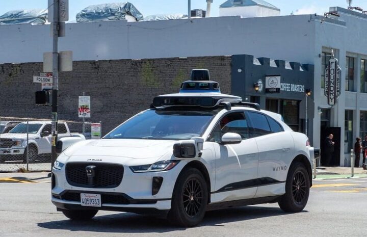 robotaxi. come queste auto a giuda autonoma hanno rivoluzionato la mobilità
